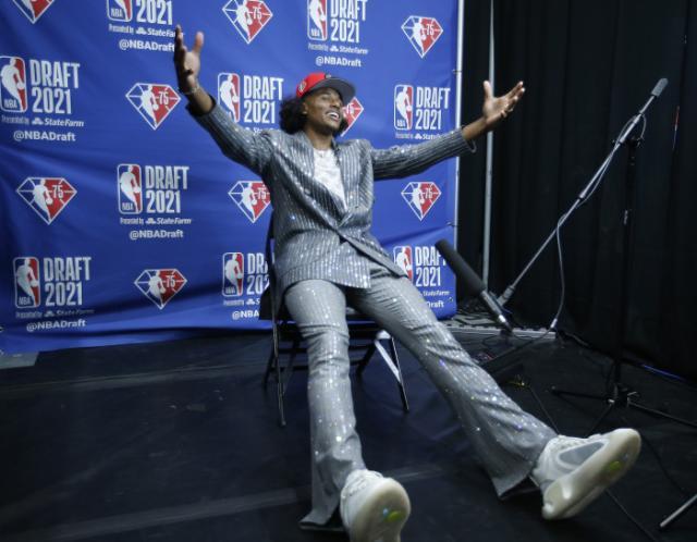 开云-新秀签约大获成功 阿迪达斯欲重塑篮球产品线