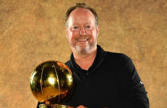 开云-雄鹿宣布与冠军教头续约3年 布登将继续带队冲冠