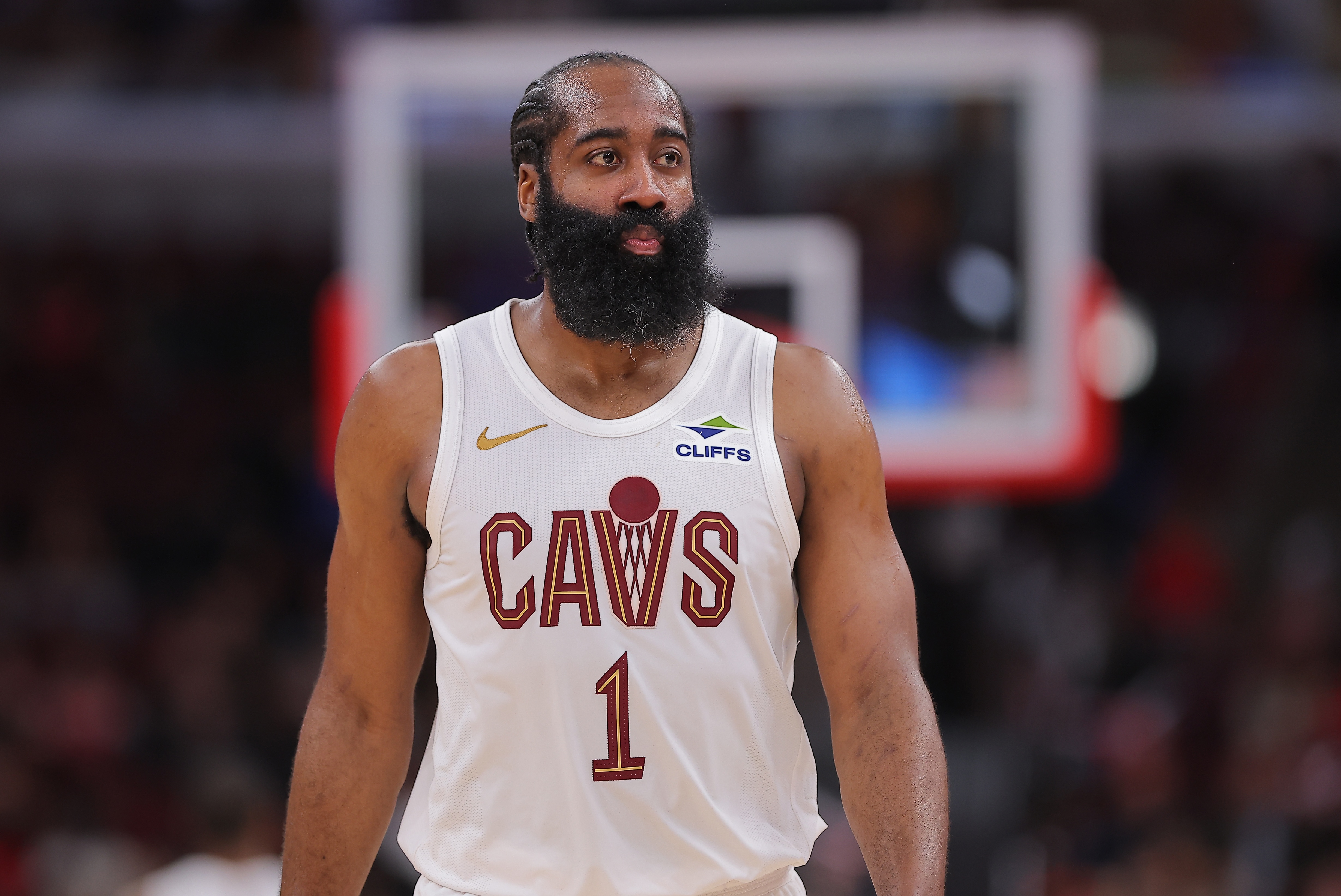 开云体育在线-顶不住！哈登13中6拿17分 下半场仅出场8分钟